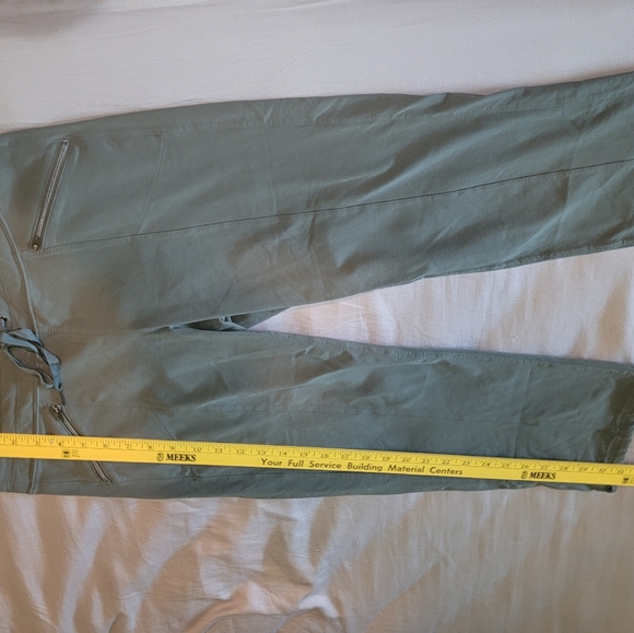Athleta Zip Pocket Capri Pants - Picture 12 of 13